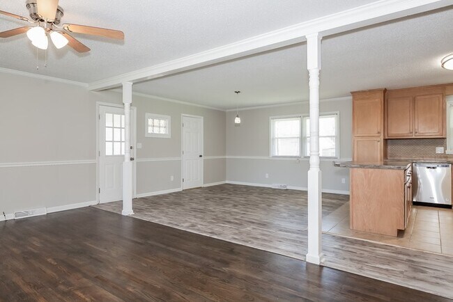 Building Photo - Wonderful 3 Bedroom!