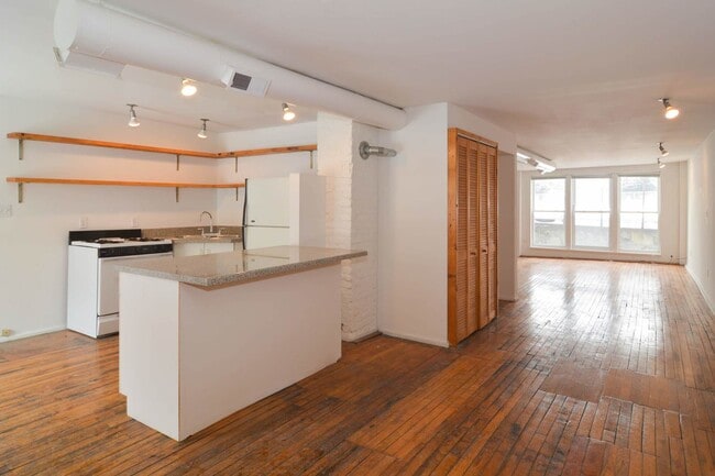 Building Photo - 2021 S Ruble St