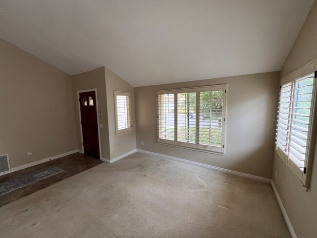 Building Photo - Great Family Home