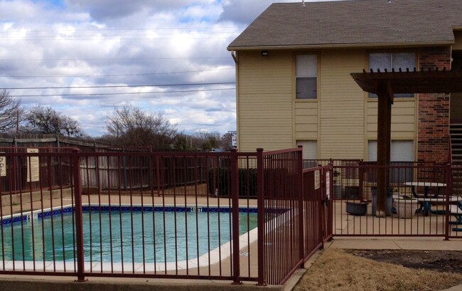 Building Photo - Redbud Trail Apartments