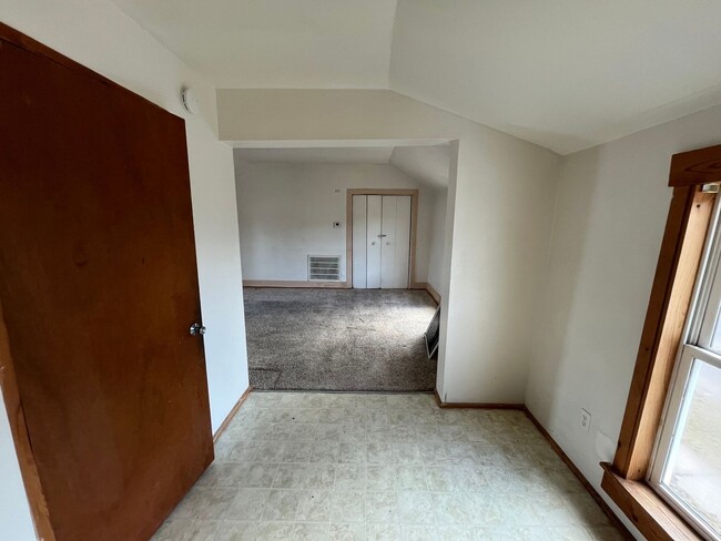 Foto del edificio - 1600 E 1st St