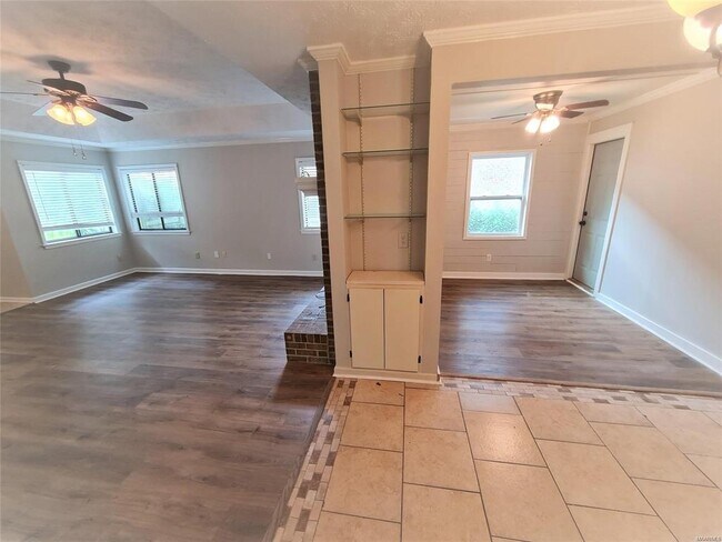 Foto del edificio - 6016 Camelot Ct