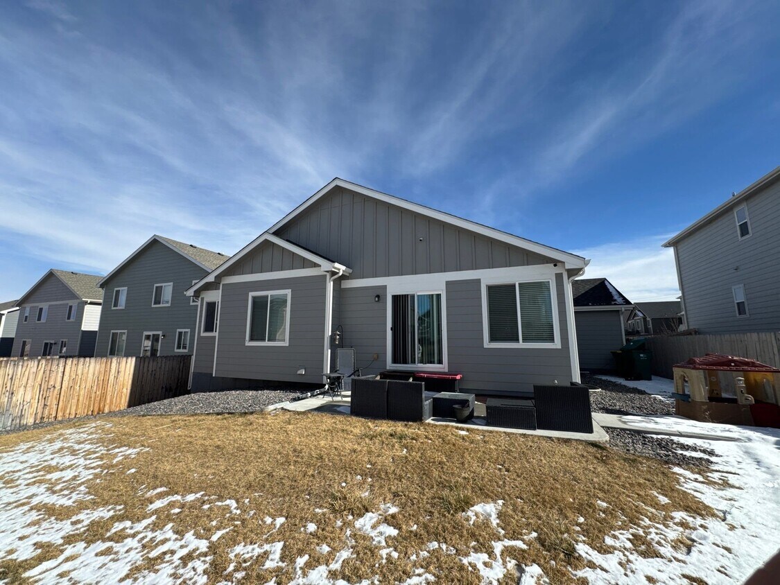 Foto del edificio - 6063 Meadowbank Ln