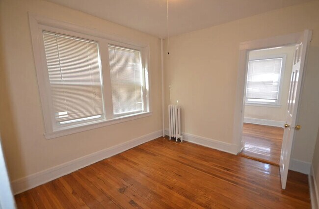 Building Photo - 245 Kelton St