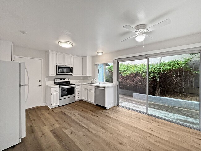 Foto del edificio - Upgraded 3BD/2BA House in University City ...