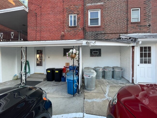 Building Photo - 8 Oakland Sq