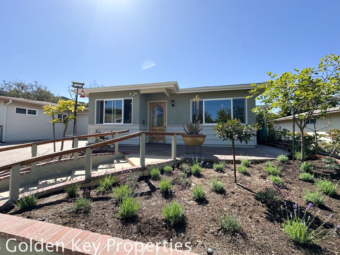 Foto principal - Stunning remodeled home in Costa Serena (5...