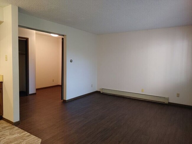 Foto del edificio - $875 | 1 Bedroom, 1 Bathroom Apartment | No Pets | Available for IMMEDIATE Move In!