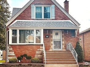 Building Photo - 6758 S Karlov Ave