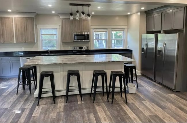 Building Photo - 35 Oak St