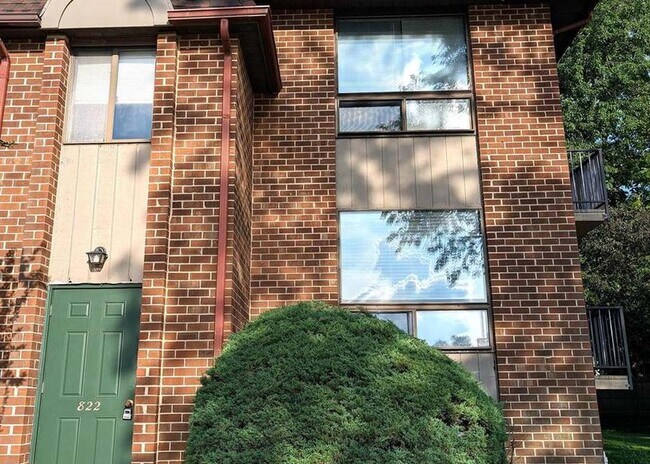 Foto del edificio - 822A Putnam Blvd