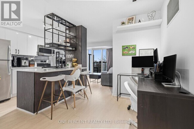 Photo du bâtiment - 801 Sheppard Ave W