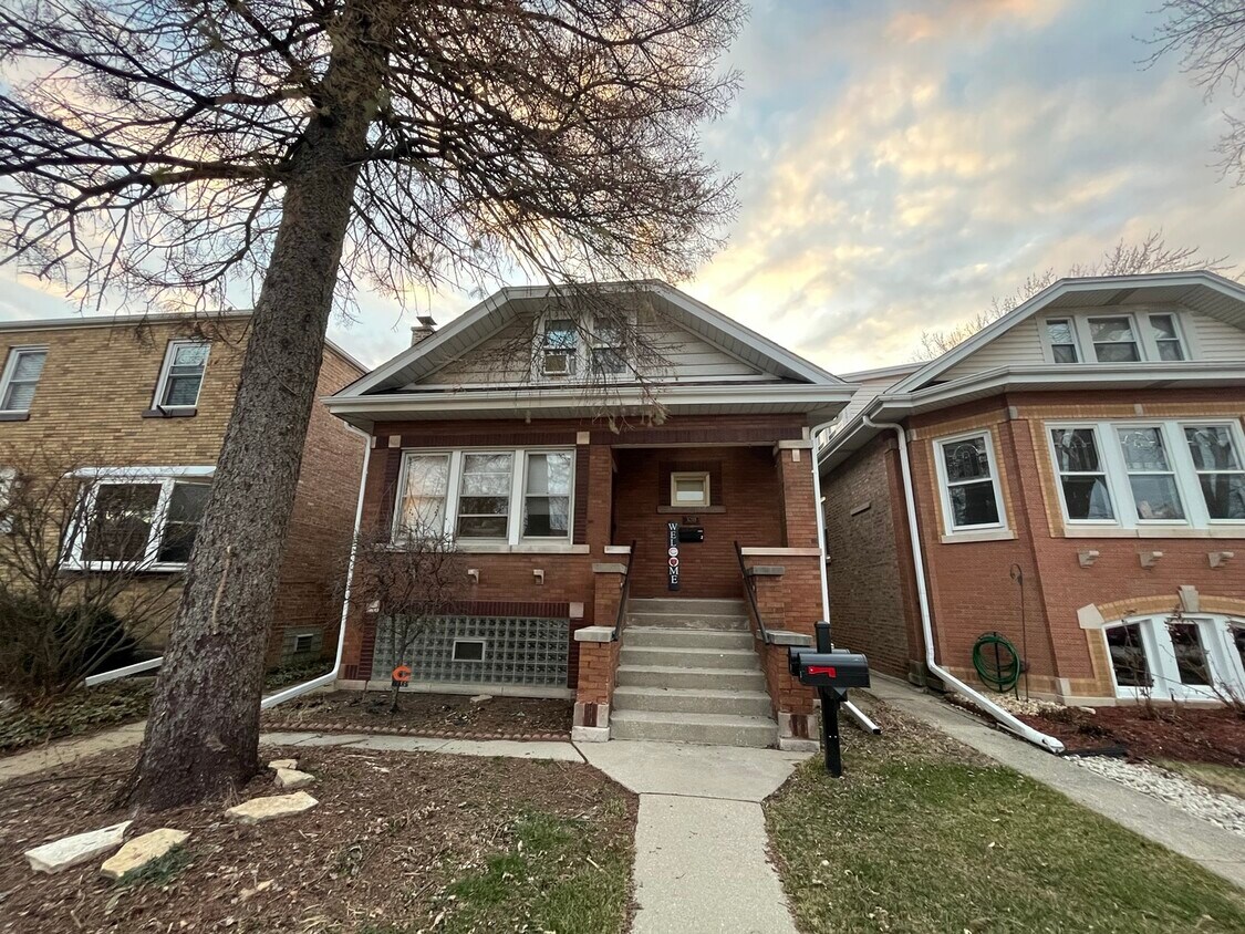 3218 Oak Ave Unit LOWER, Brookfield, IL 60513 Room for Rent in