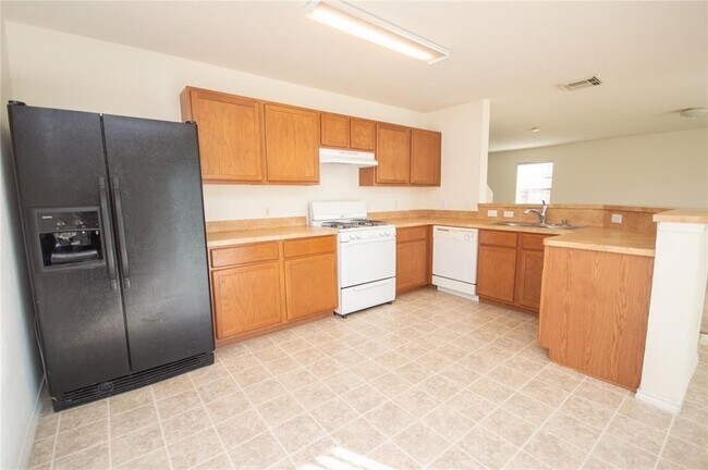 Foto del edificio - 310 Falling Pine Dr