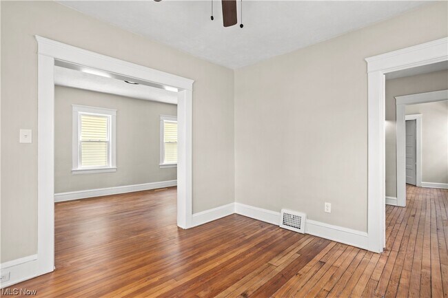 Building Photo - 4621 Gifford Ave