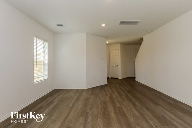 Building Photo - 838 Deerhurst Ln