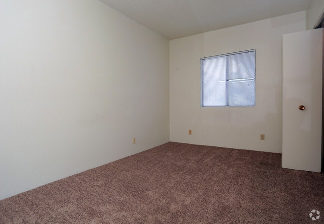 Spacious bedroom - Album Park Apartments