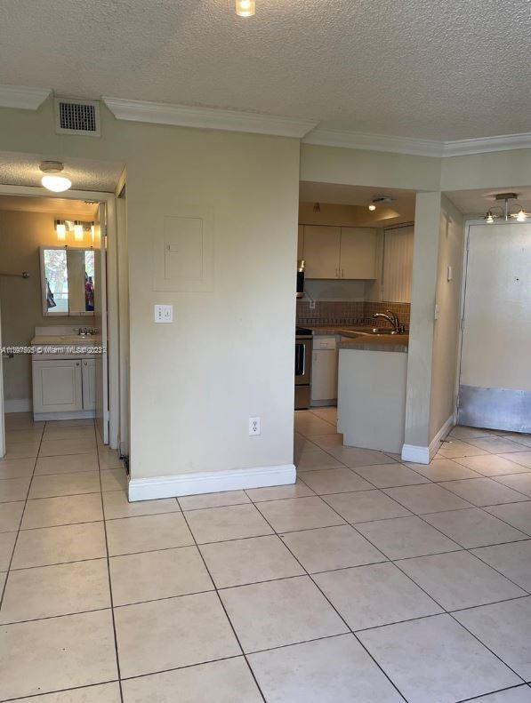Building Photo - 8255 SW 152nd Ave