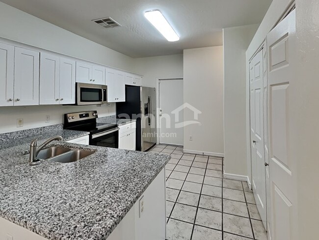 Building Photo - 2030 S 87th St