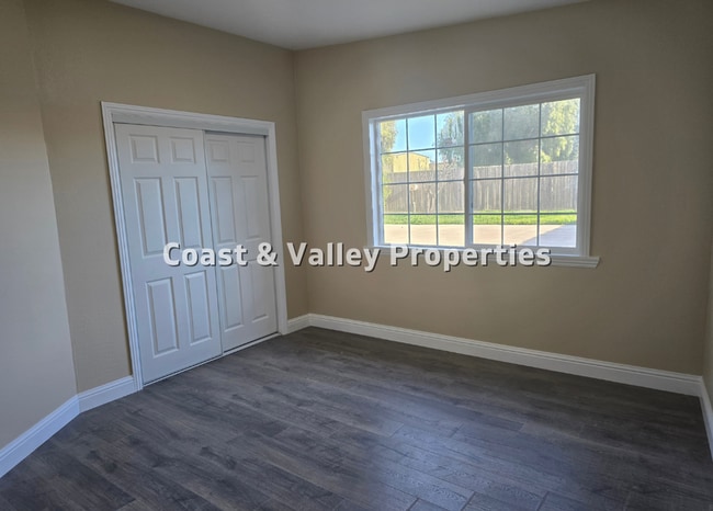 Foto del edificio - 319 Maple Ave