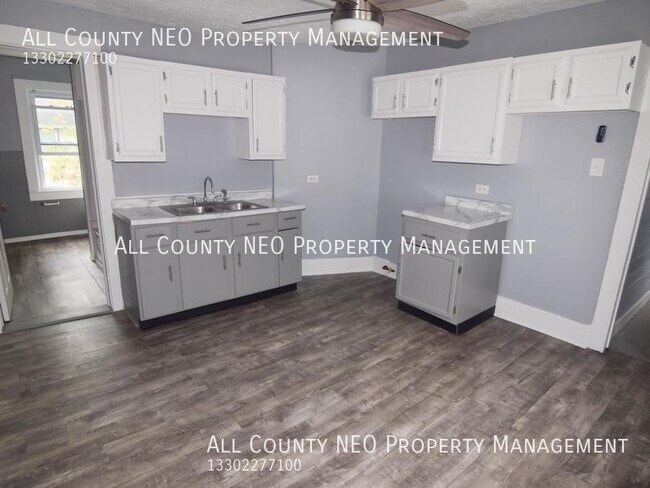 Building Photo - 1 bdr, 1 bath unit available!