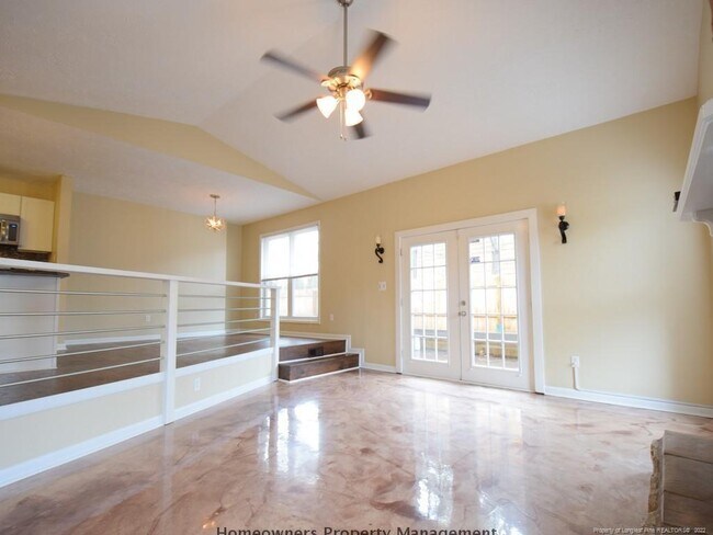 Foto del edificio - 450 Wilder Dr