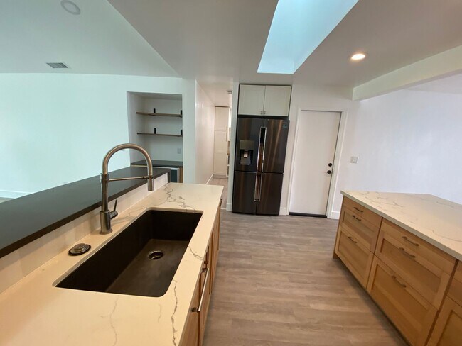 Foto del edificio - 4 Bedroom 3 Bath + Office / 5th Bedroom Ho...