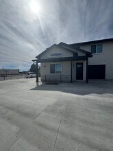Building Photo - 3112 N Navajo Dr