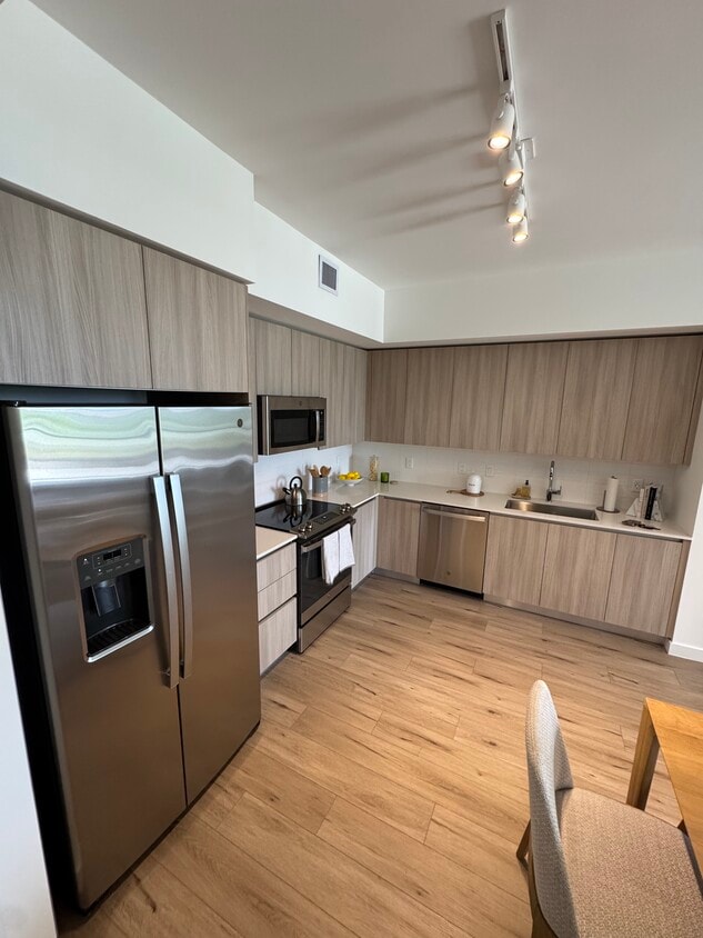 Foto principal - 505 W 76th St