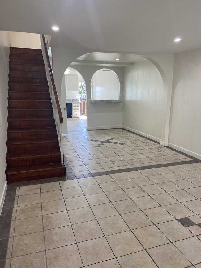 Building Photo - 7301 Lennox Ave