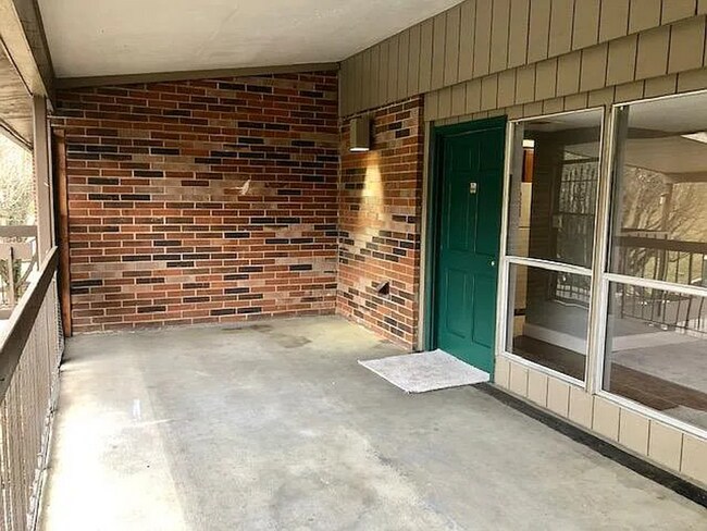 Foto del edificio - Knoxville 37923 - 2 bedroom 2 bath condo -...