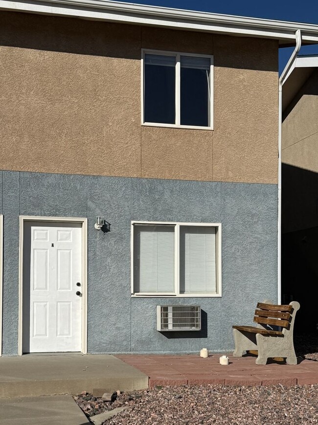 Building Photo - 1717 Oakshire Ln