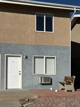 Building Photo - 1717 Oakshire Ln