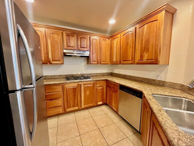 Foto del edificio - Spacious 2 Bedroom High-Rise Condo with Resort-Style Amenities & Oversized Balcony