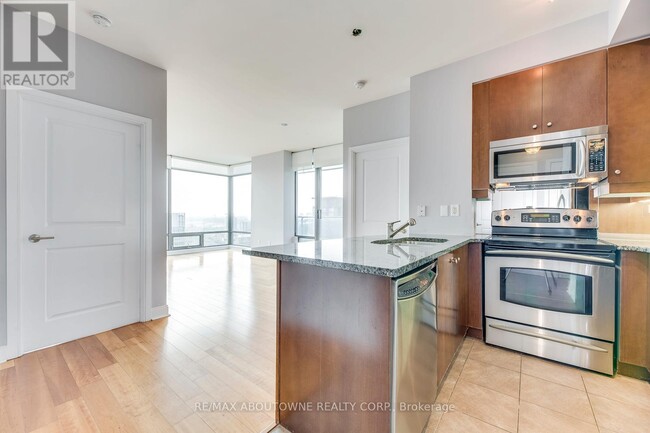 Building Photo - 18 Yorkville Ave