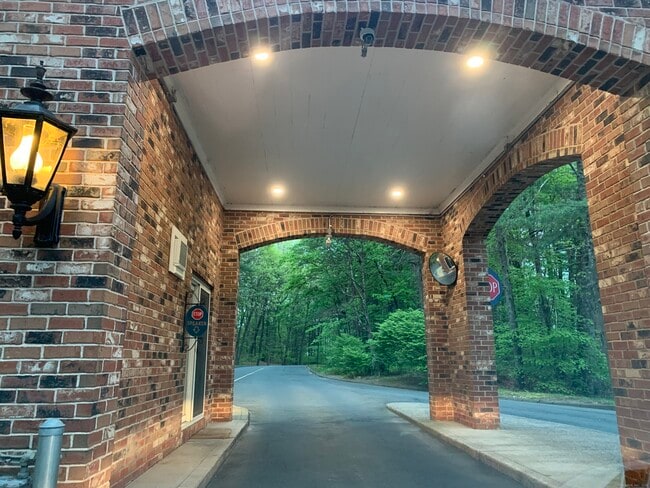 Building Photo - 83 Tunxis Village