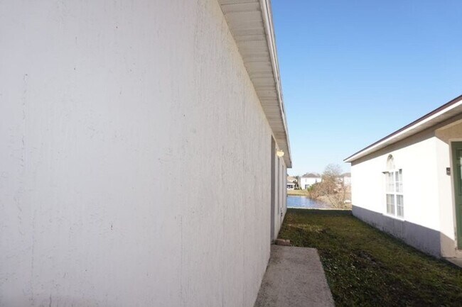 Foto del edificio - 3 bedroom 2 bath house