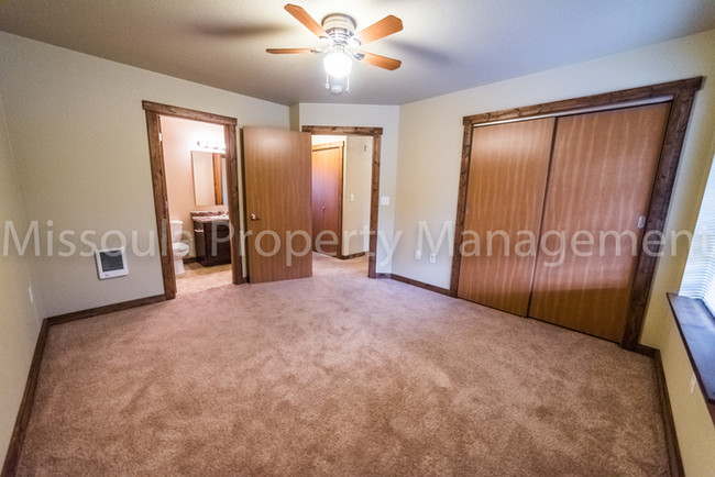 Building Photo - 555 S Catlin St