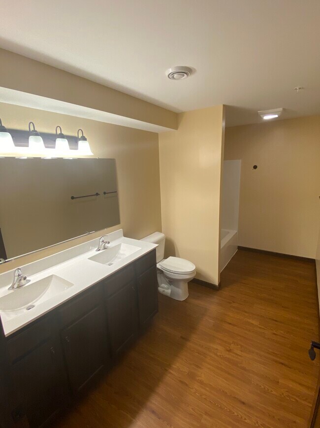 Bathroom - 1519 Primrose Ln