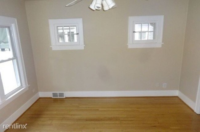 Building Photo - 17616 Oakwood Dr
