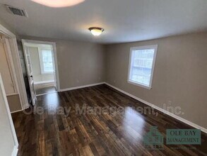 Building Photo - 109 S Carlen St