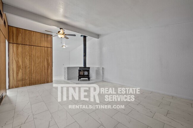 Building Photo - Updated 3 Bedroom, 2 Bath North Highlands ...