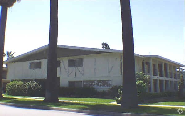 Primary Photo - 11262 Benton St