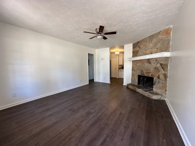 Building Photo - 5170-5172 Ridge Forest Dr