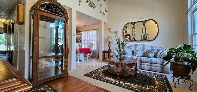 Foto del edificio - 632 Lake Shores Dr