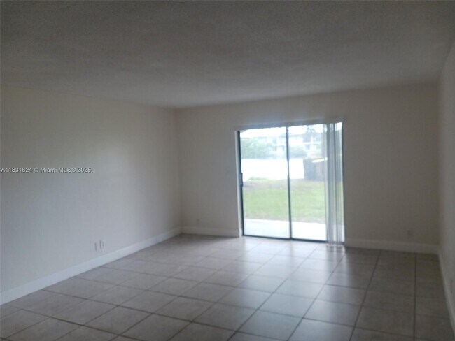 Foto del edificio - 5900 NW 17th Pl