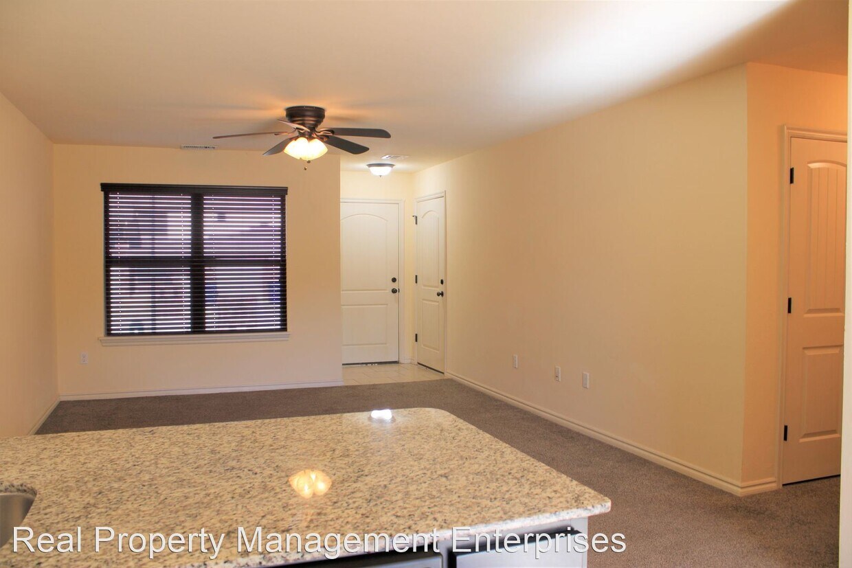 Foto principal - 20798 Landmark Dr