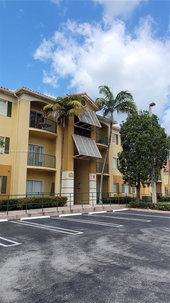 Building Photo - 7280 NW 114th Ave