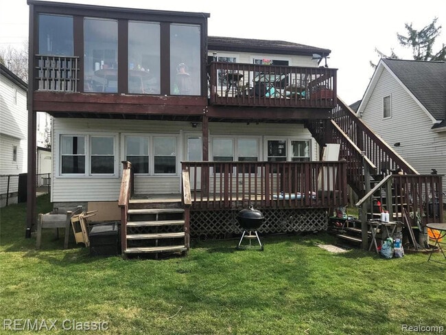 Building Photo - 381 E Shore Dr