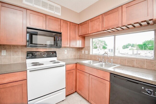 Foto del edificio - 10855 Meadowglen Ln